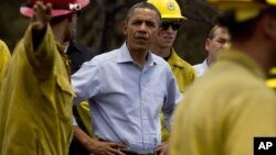 Obama evaluó los daños ocasionados por los fuegos forestales en Mountain Shadow, en la zona de Colorado Springs.