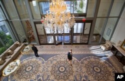 11th street lobby entrance to the Trump International Hotel in downtown Washington, Sept. 12, 2016 in Washington.