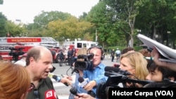 Peter Polcki, un empleado federal pero cesado por la falta de presupuesto del gobierno, comenta lo que vio a la prensa.