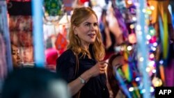 Aktris Nicole Kidman dalam acara pengambilan gambar drama TV “Expats” yang mengambil lokasi di Hong Kong (foto: dok).