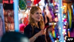 资料照片：好莱坞女演员妮可·基德曼2021年8月23日在香港的一个市场拍摄亚马逊Prime电视剧《外籍人士》(Expats)。