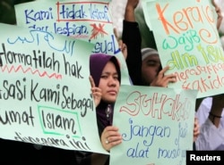 Warga Muslim Malaysia berunjuk rasa di luar Kuala Lumpur untuk memprotes hak-hak kaum LGBT, 4 November 2011. (Foto: Samsul Said/Reuters)