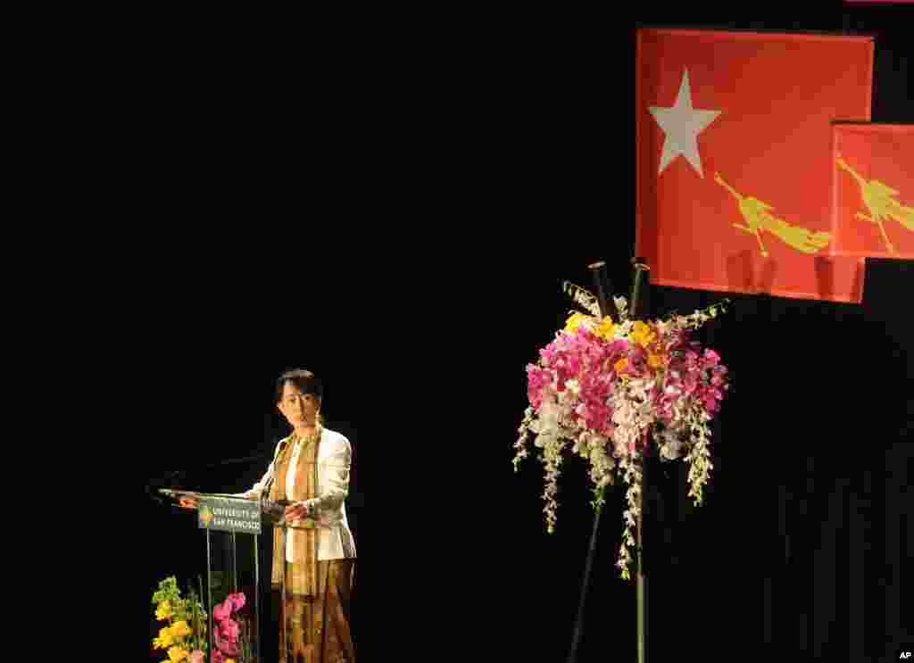 Burmese opposition leader speaks at the University of San Francisco after receiving an honorary doctorate degree, San Francisco, California, September 29, 2012.