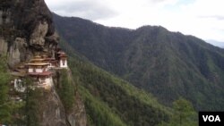 Tourists hike up to Tiger's Nest monastery, which hugs a cliff above the town of Paro, Bhutan. (A. Pasricha/VOA)