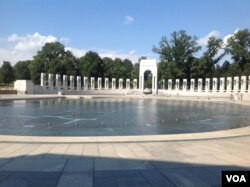 美国首都华盛顿的二战纪念园。（美国之音杨晨拍摄 ）