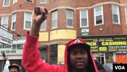 A Baltimore, le 1er mai devait être l'occasion pour des travailleurs de manifester contre la mort de Freddie Gray (Photo: C. Simkins / VOA)