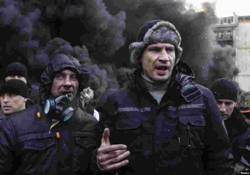 Müxalifət lideri Vitali Kliçko tərəfdarları ilə birlikdə - Kiyev, 23 yanvar, 2014 
