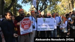 Durgi po redu protest protiv izgradnje MHE u Beogradu, Foto: VOA