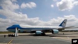 ایک وقت میں عموماً دو 'ایئر فورس ون' طیارے امریکی صدر کے زیرِ استعمال ہوتے ہیں۔