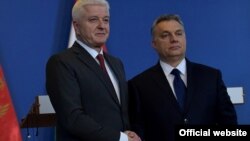 Premijeri Crne Gore i Mađarske, Duško Marković i Viktor Orban tokom susreta u Budimpešti, 24. februar 2017 (gov.me)