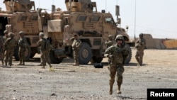 Musul yakınlarındaki bir koalisyon üssünde ABD askerleri