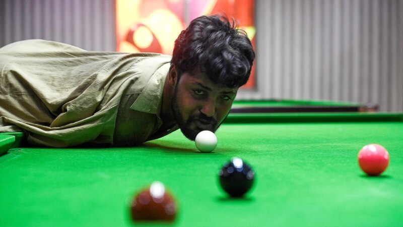 Even Without Arms, Pakistani Man Is Skilled Snooker Player