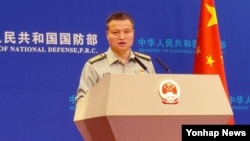 양위쥔 중국 국방부 대변인은 29일 기자설명회에서 "중국은 한국 내 사드배치에 대해 여러 번 반대입장을 표명했다"며, "중국의 국가 안전과 지역의 전략 균형을 유지하도록 관련 동향을 주시할 것이고 필요한 조처를 할 것"이라고 밝혔다.