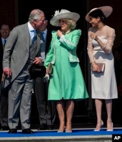 مگان مارکل همراه با کمیلا، دوشس کورنوال و پرنس چارلز در جشن تولد ۷۰ سالگی پرنس چارلز