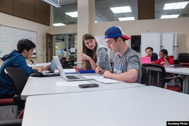 Students meet for tutoring at the John Crosland Jr. Center for Teaching and Learning at Davidson College in Davidson, North Carolina. (Courtesy photo)