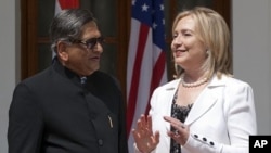 Indian Foreign Minister S.M. Krishna, left, speaks with U.S. Secretary of State Hillary Rodham Clinton prior to the start of the U.S.-India Strategic Dialogue at Hyderabad House in New Delhi, July 19, 2011
