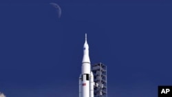 Concepção artística do novo foguetão da NASA