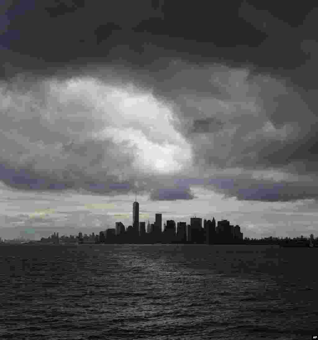 Rain clouds gather over the lower Manhattan skyline, in New York, Aug. 23, 2014.