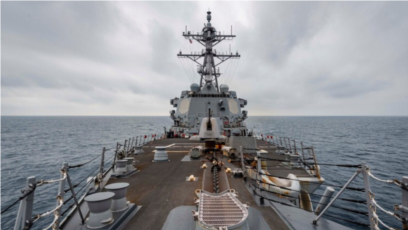 中国称美军战舰通过台湾海峡是 玩危险的游戏