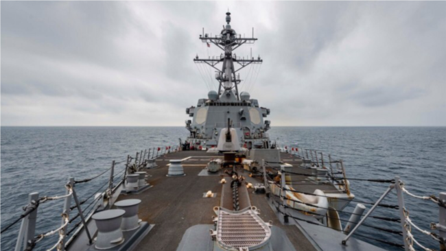 美国伯克级驱逐舰“麦克坎贝尔”号(USS McCampbell DDG-85)2020年3月25日行经台湾海峡(美国第七舰队脸书)