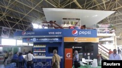 Paviliun AS, yang termasuk memamerkan produk Pepsi Cola, tampak dalam pameran perdagangan Havana International Fair di Havana, Cuba, 2 November 2015.
