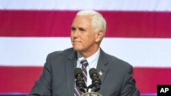 El vicepresidente de Estados Unidos, Mike Pence, interviene en un acto de campaña en favor de la senadora republicana Cathy McMorris Rodgers en el Spokane Convention Center, en Spokane, estado de Washington, el 2 de octubre de 2018.