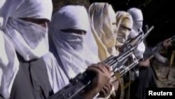 Pakistani Taliban fighters hold weapons as they receive training in Ladda, South Waziristan tribal region, in this still image taken from a video, shot between December 9 to December 14, 2011. REUTERS/Reuters TV (PAKISTAN - Tags: CIVIL UNREST)