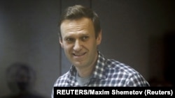 រូបឯកសារ៖ លោក Alexei Navalny មេដឹកនាំគណបក្សប្រឆាំងនៅរុស្ស៊ី ពេលចូលរួមសវនាការកាត់ទោសរូបលោក នៅទីក្រុងមូស្គូ រុស្ស៊ី កាលពីថ្ងៃទី ២០ ខែកុម្ភៈ ឆ្នាំ ២០២១។
