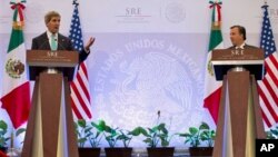 El secretario de Estado, John Kerry, dio una rueda de prensa en México con el canciller de ese país, José Antonio Meade.
