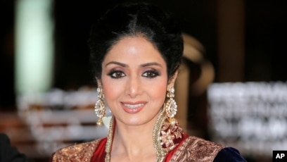 Which are some jewels worn by noted Bollywood celebrities at all