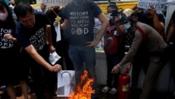 ထိုင်းဝန်ကြီးချုပ်နဲ့ ဒုဝန်ကြီးချုပ်ဓာတ်ပုံ မီးရှို့ပြီး ဘန်ကောက်မှာ ဆန္ဒပြ