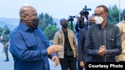 President Paul Kagame ya Rwanda (D) na président Tshisekedi ya RDC na Gisenyi nsima na botomboki bwa volcan Nyiragongo.