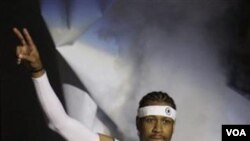 Mantan pemain NBA Allen Iverson bergabung dengan klub Turki Besiktas November 2010. Ia harus absen sementara untuk menjalani operasi kaki di Amerika.