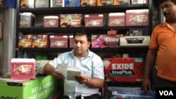 Like thousands of businesses as currency shortages ease, sales have bounced back for Charanjit Yadav, who sells generator sets and batteries in the business hub of Gurugram near New Delhi. (A. Pasricha/VOA)