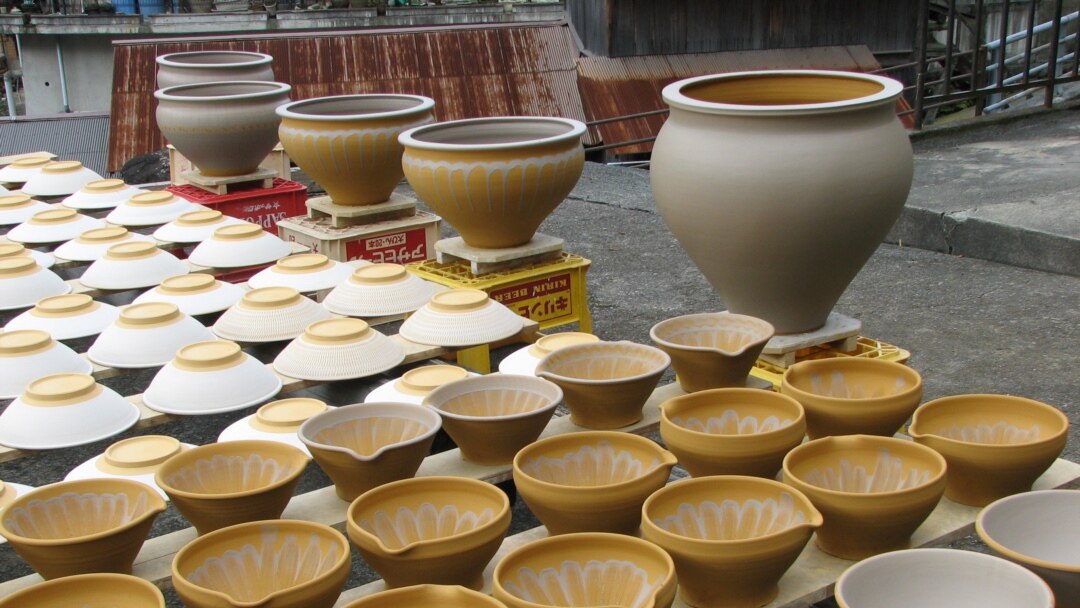 Lots Of Traditional Ukrainian Handmade Clay Pottery Production