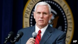 Wapres AS Mike Pence berbicara pada pertemuan dengan para pemimpin bisnis di Gedung Putih, Washington DC, 4 April 2017 (foto: dok).