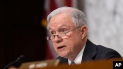 Senator Jeff Sessions berbicara di Capitol Hill, Washington. (Foto: Dok)