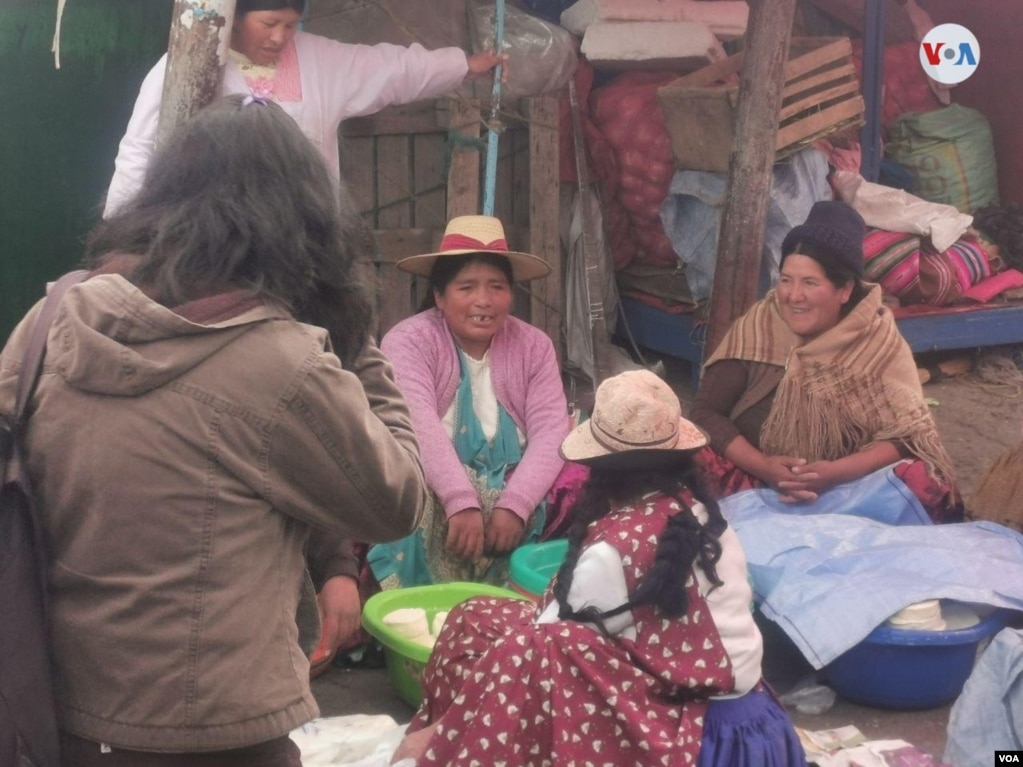 Una de las normas que establece la ley presentada este domingo por Áñez es que Evo Morales y Álvaro García, el ex vicepresidente, no podrán ser candidatos en los nuevos comicios.&nbsp;Foto: Yuvinka Gozalvez - VOA.