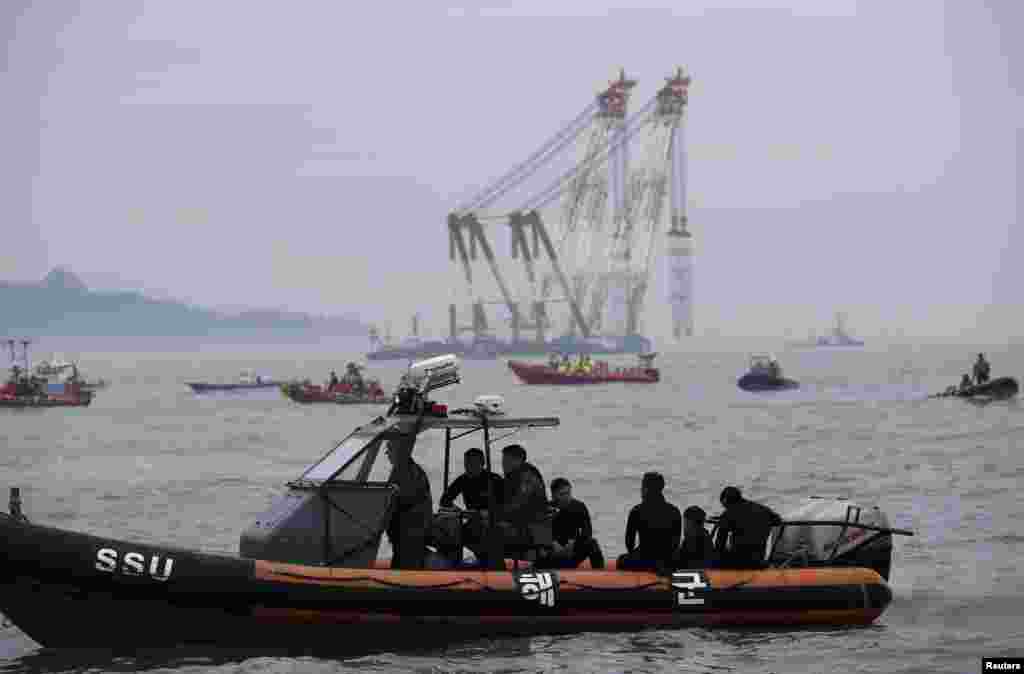 This giant offshore crane will be used in the rescue operation of the capsized passenger ferry Sewol. Seen here, it is moving into position as members of the South Korean Navy&#39;s SSU (Ship Salvage Unit) take part in the rescue operation, Jindo, April 18, 2014.
