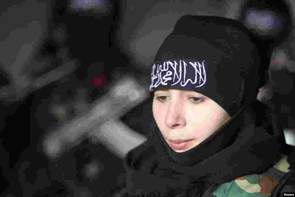 شام میں صدر بشارالاسد کے خلاف لڑنے والی ’فری سیرین آرمی‘ میں خواتین کی ایک اچھی خاصی تعداد نے بھی شمولیت اخیتار کی ہے.