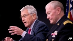 U.S. Defense Secretary Chuck Hagel, left, and Joint Chiefs Chairman Gen. Martin Dempsey brief reporters at the Pentagon, July 3, 2014.