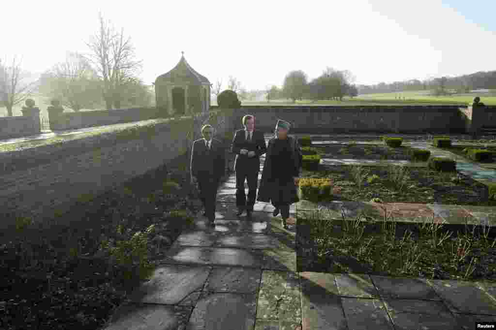 Britain's Prime Minister David Cameron walks with Pakistan's President Asif Ali Zardari and Afghan President Hamid Karzai, in the garden of Cameron's country residence, Chequers, west of London, February 4, 2013. 