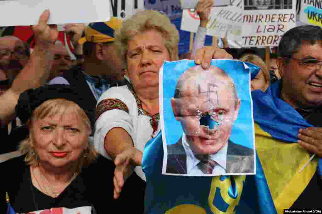 Waznawake wa Ukraine waandamana mbele ya Umoja wa Matiafa