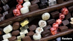 Rows of pralines are seen at the Brussels Chocolate Festival February 8, 2014. REUTERS/Laurent Dubrule (BELGIUM - Tags: SOCIETY FOOD) - RTX18EO3