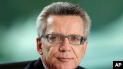 Le ministre allemand de l'Intérieur, Thomas de Maizière en conseil des ministres à Berlin, Allemagne, le 14 octobre, 2015.