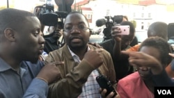 Lawyer Thabani Mpofu speaks to reporters at the Constitutional Court in Harare, Aug. 10, 2018. He is confident of having election results declared invalid, and of Movement for Democratic Change Alliance opposition candidate Nelson Chamisa being declared t