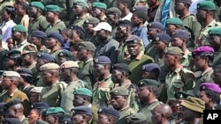 Members of the Zimbabwe National Army listen to President Robert Mugabe's speech during Heroes Day Commemorations in Harare, August 2010. (file photo)