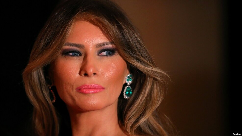 La primera dama de EE.UU., Melania Trump, busca 150 millones de dólares por daños causados a sus intereses.