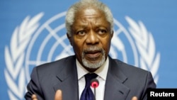 Utusan Khusus Gabungan PBB dan Liga Arab untuk Suriah, Kofi Annan, dalam konferensi pers setelah pertemuan Action Group on Syria di markas PBB (30/6/2012). Jenewa, Swiss (foto: Reuters/Valentin Fauraud)