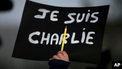 El atentado de la semana pasada no ha acallado a la revista Charlie Hebdo, que mañana distribuirá tres millones de copias.